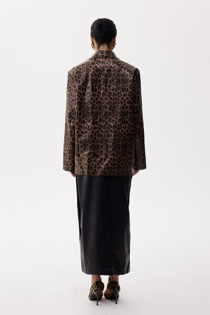 Well Tailored Garment with a Graceful Silhouette