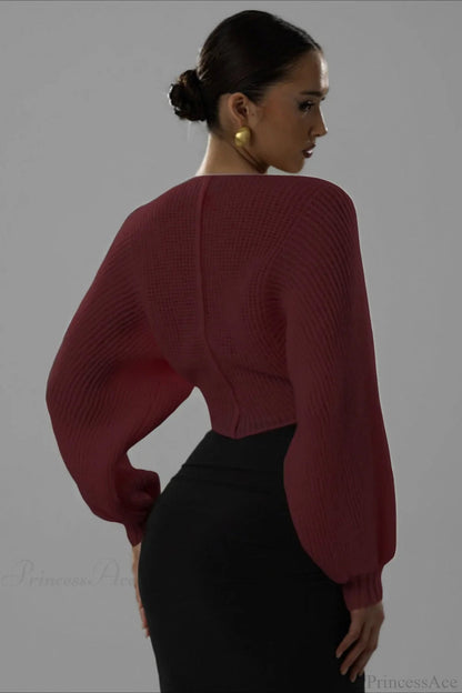 Well Tailored Sweater with a Graceful Silhouette