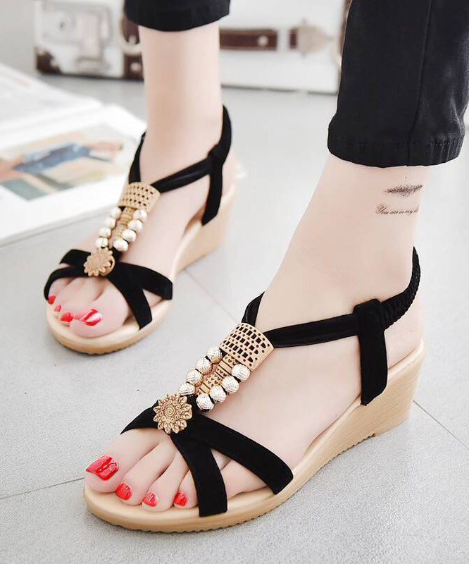Well Tailored Sandals with a Graceful Silhouette
