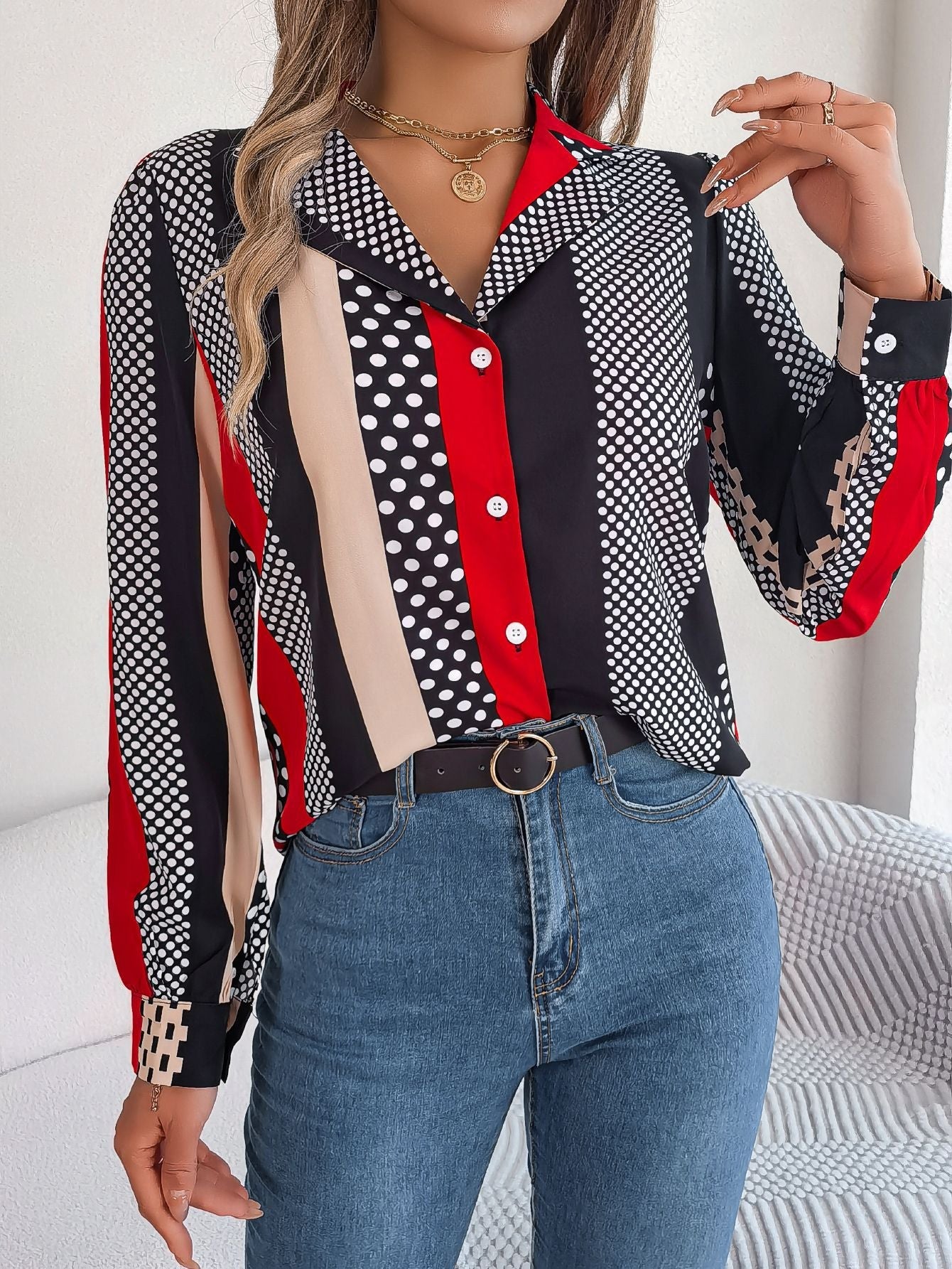 Well Tailored Shirt with a Graceful Silhouette
