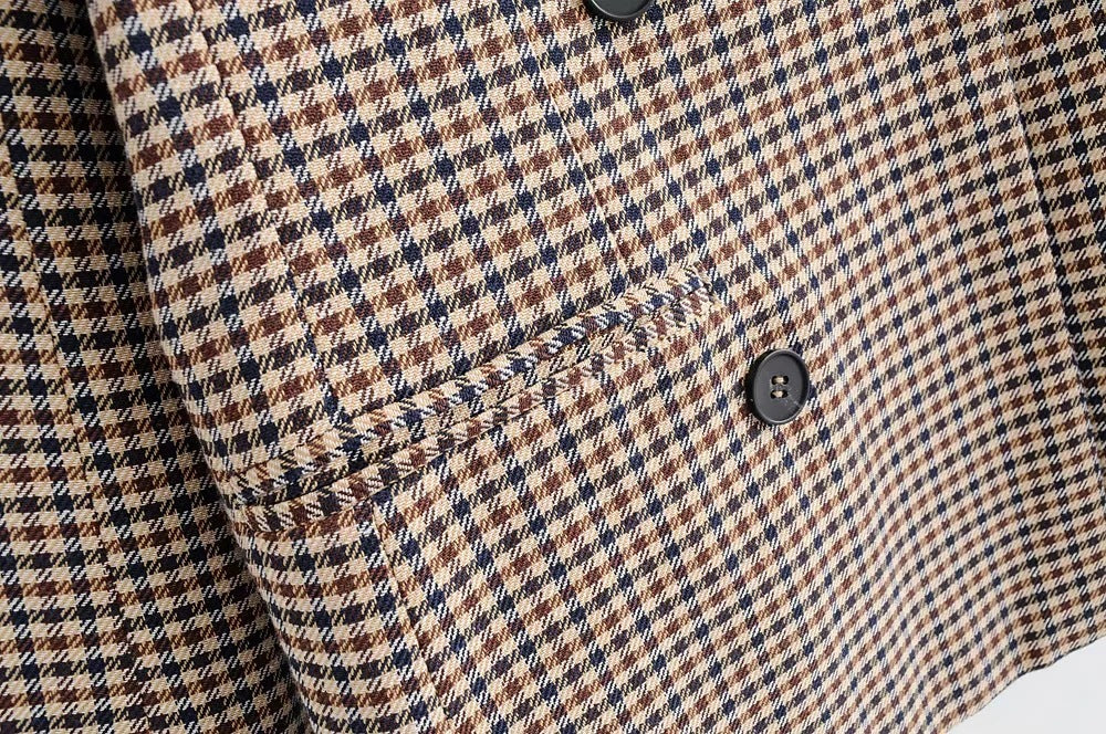 Effortlessly Elegant Jacket with a Timeless Design
