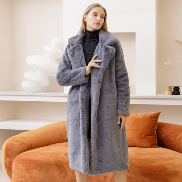 Gracefully Styled Coat for Any Occasion