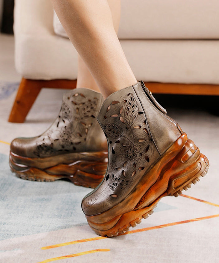 Effortlessly Elegant Boots with a Timeless Design