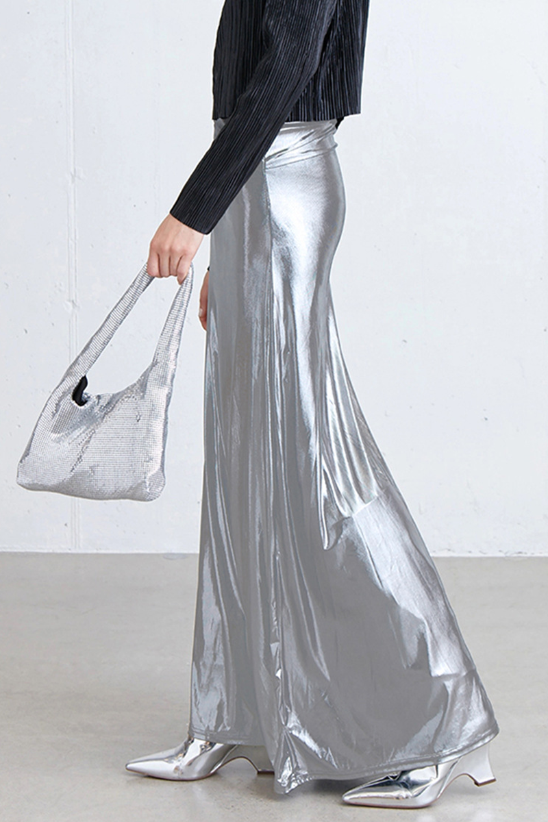 Well Tailored Garment with a Graceful Silhouette