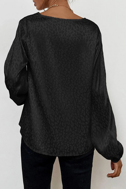 Effortlessly Elegant Blouse with a Timeless Design
