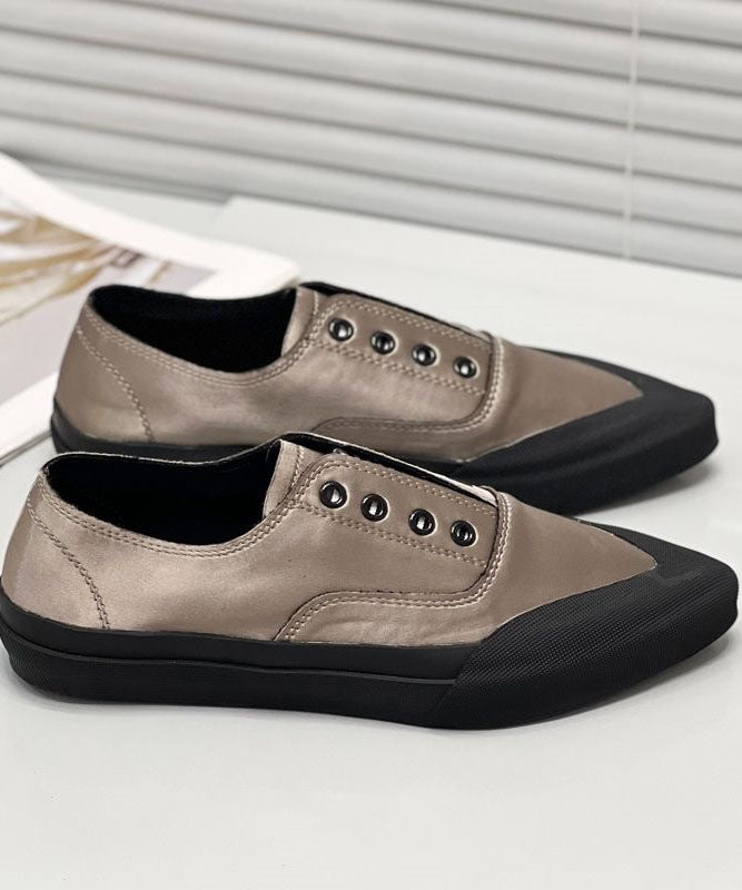 Effortlessly Elegant Shoes with a Timeless Design