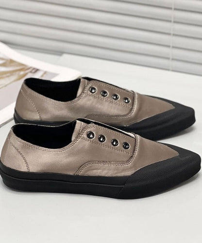 Effortlessly Elegant Shoes with a Timeless Design