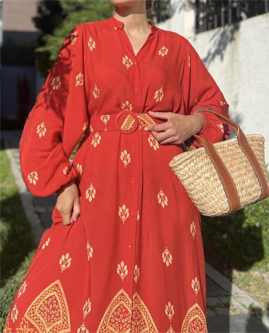 Gracefully Styled Dress for Any Occasion