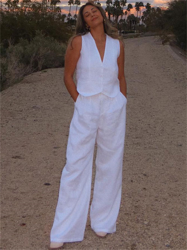 Beautifully Finished Trousers in a Timeless Design