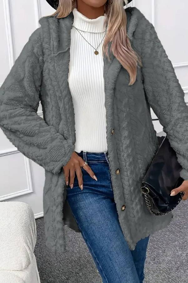 Well Tailored Coat with a Graceful Silhouette