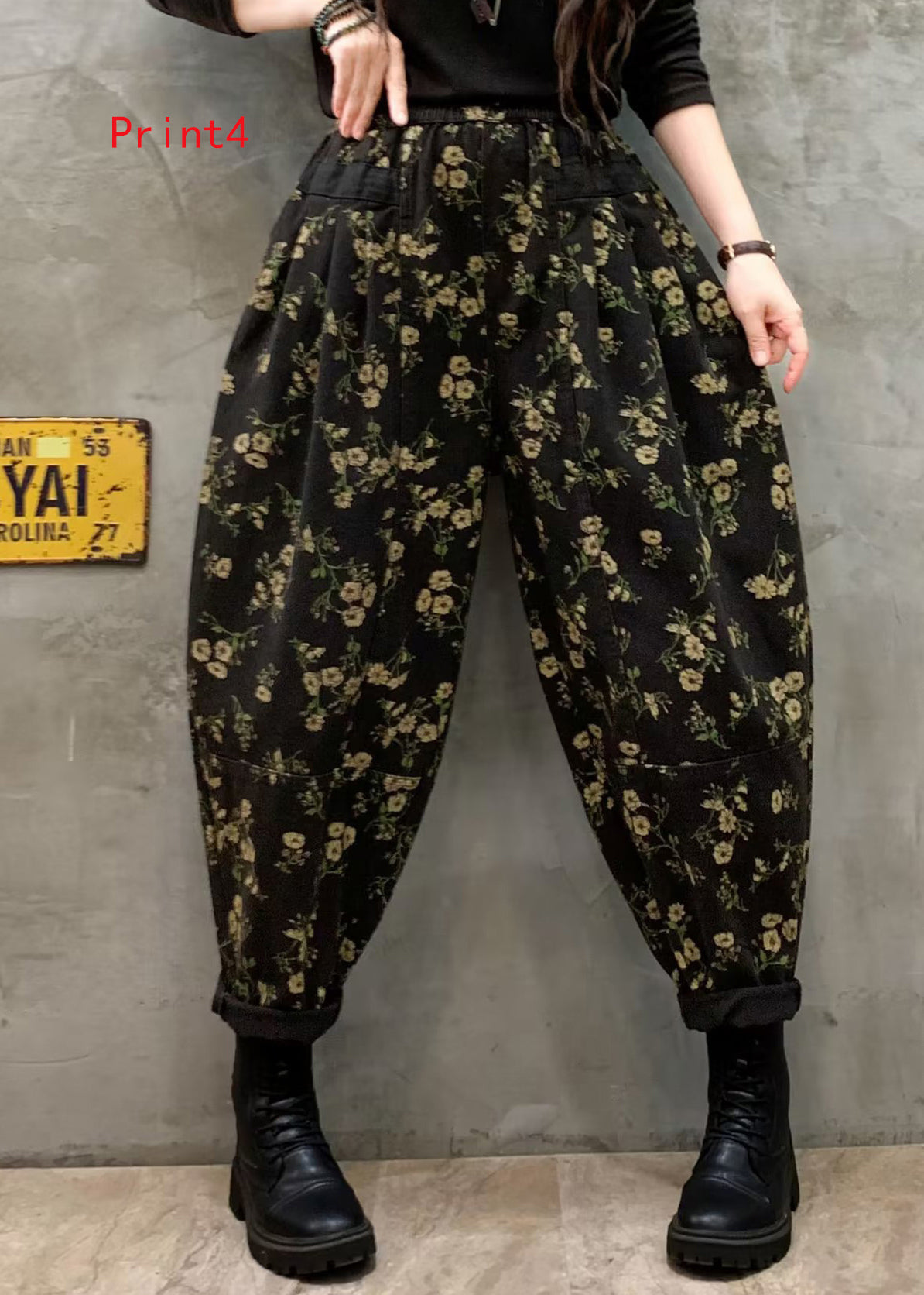 Effortlessly Elegant Pants with a Timeless Design