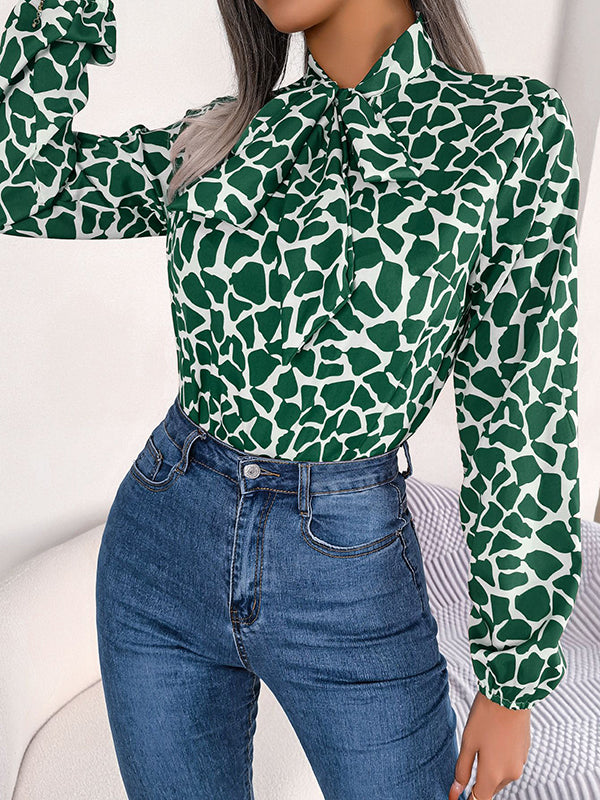 Well Tailored Blouse with a Graceful Silhouette