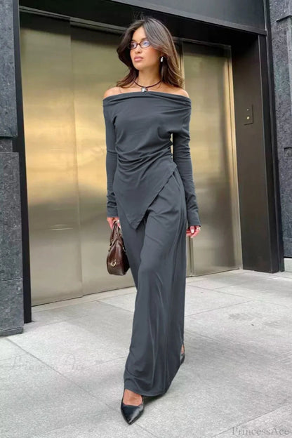 Effortlessly Elegant Garment with a Timeless Design
