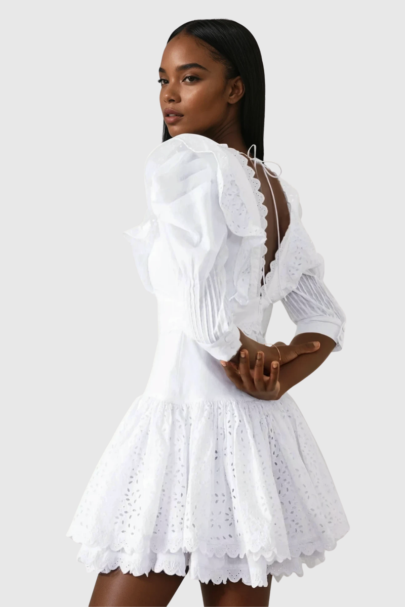 Effortlessly Elegant Dress with a Timeless Design