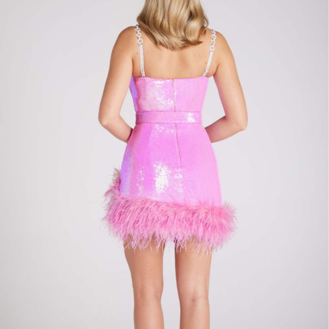 Well Tailored Dress with a Graceful Silhouette