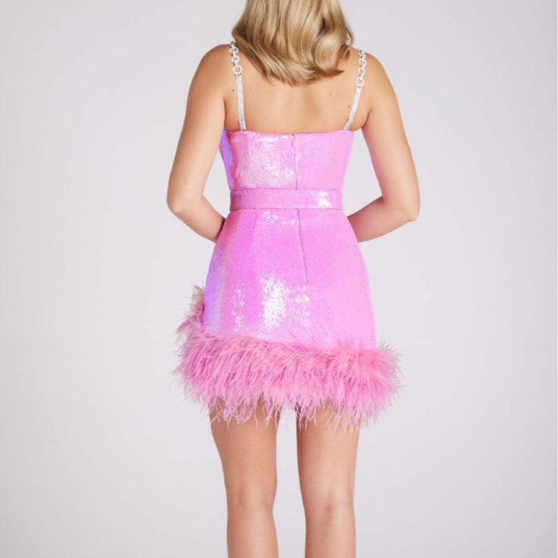 Well Tailored Dress with a Graceful Silhouette