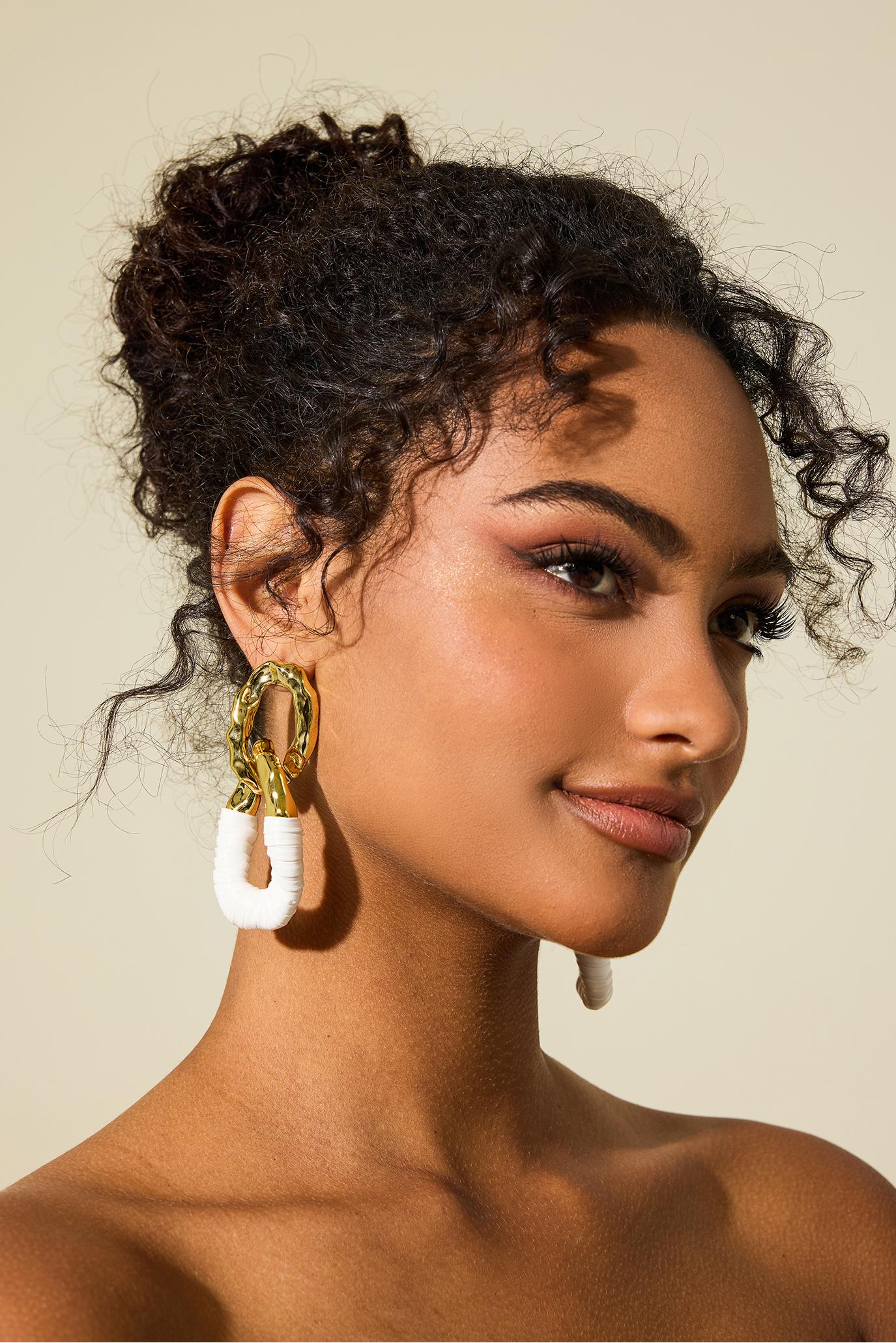 Effortlessly Elegant Garment with a Timeless Design