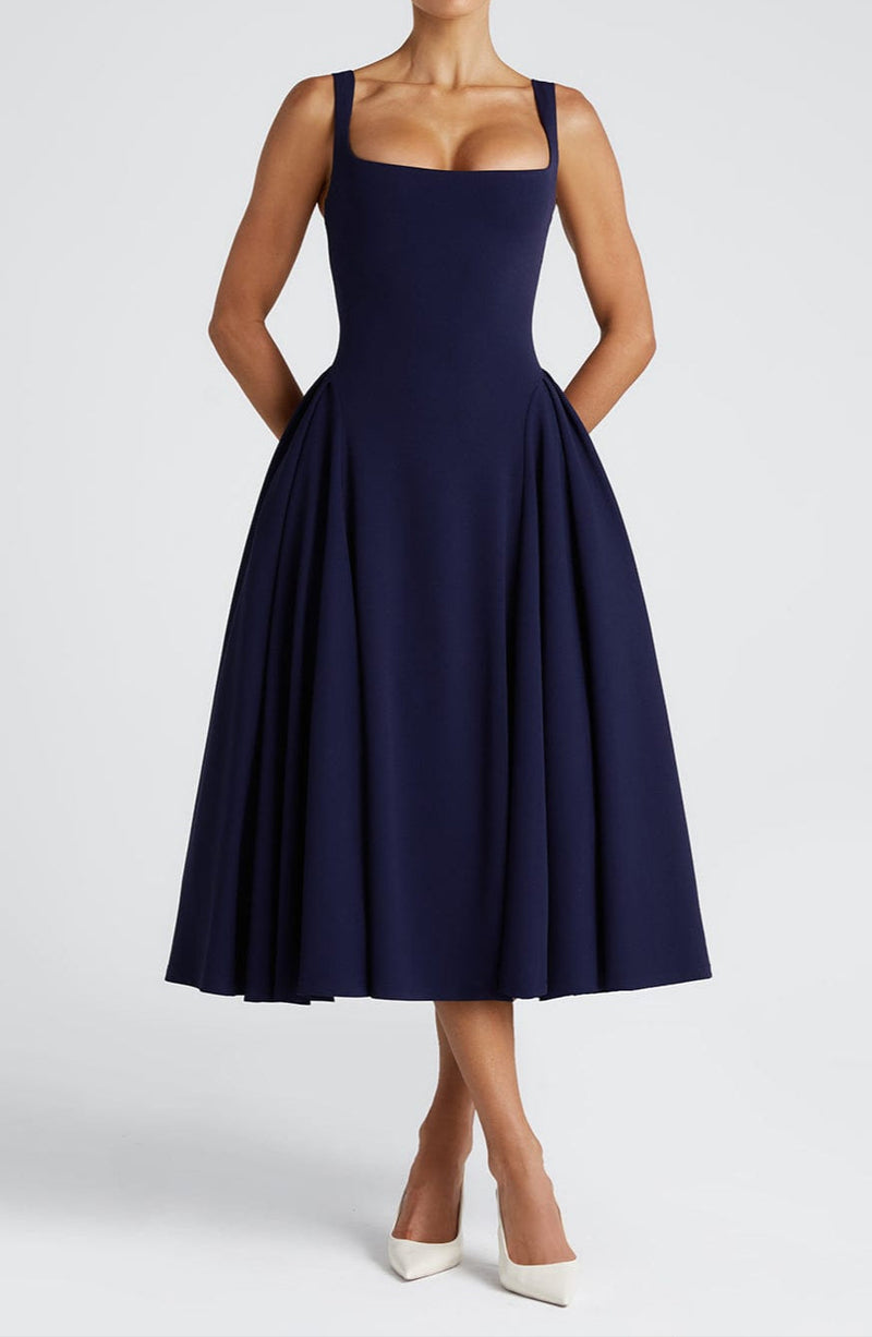 Well Tailored Dress with a Graceful Silhouette