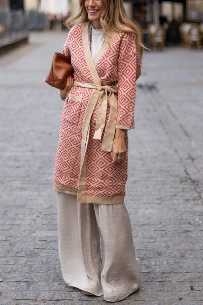Well Tailored Coat with a Graceful Silhouette