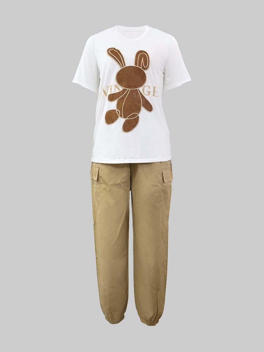 Effortlessly Elegant Pants with a Timeless Design