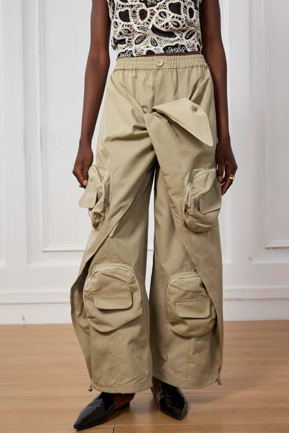 Effortlessly Elegant Pants with a Timeless Design