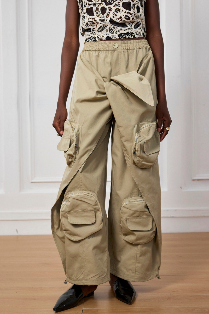 Effortlessly Elegant Pants with a Timeless Design