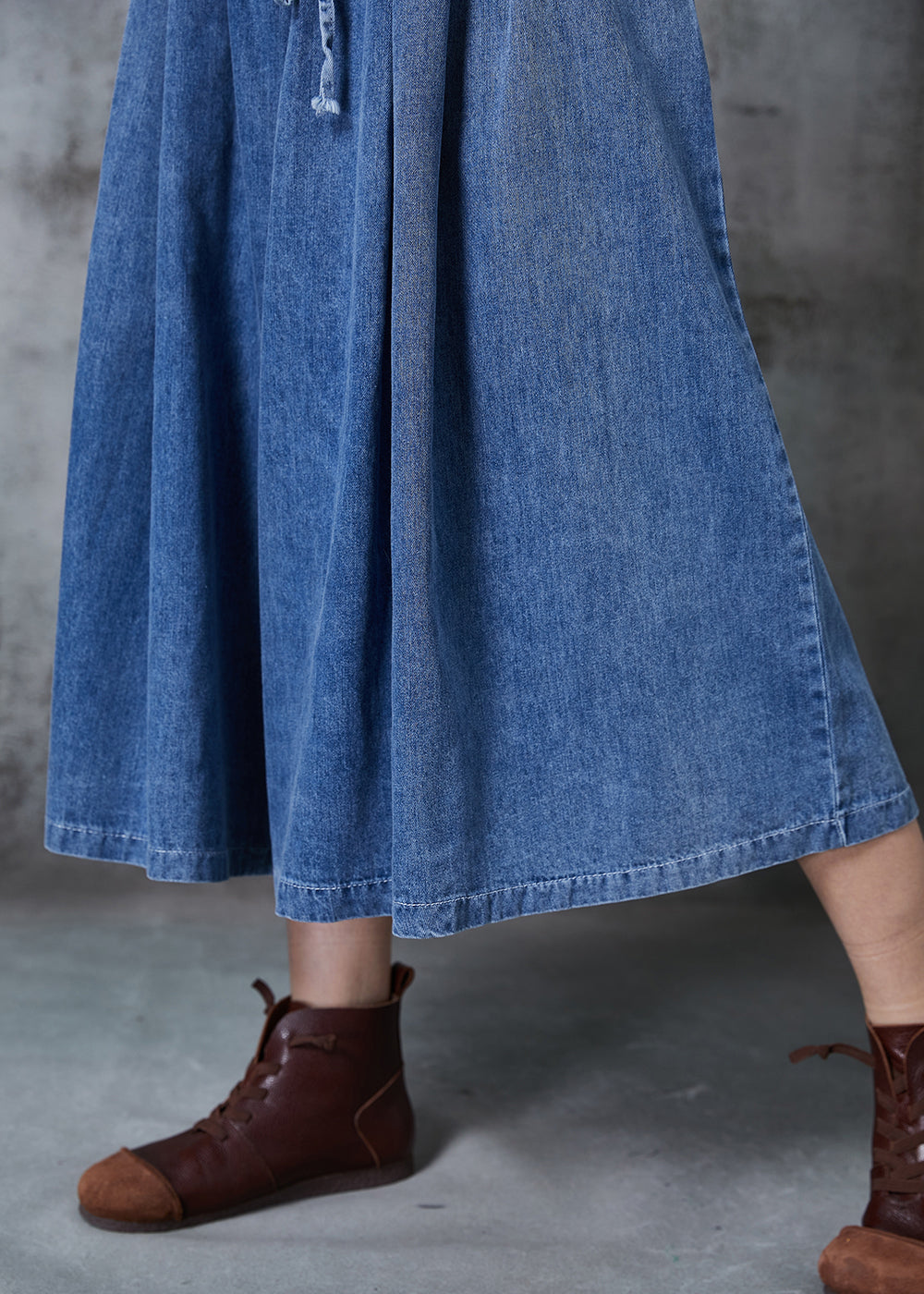 Effortlessly Elegant Pants with a Timeless Design