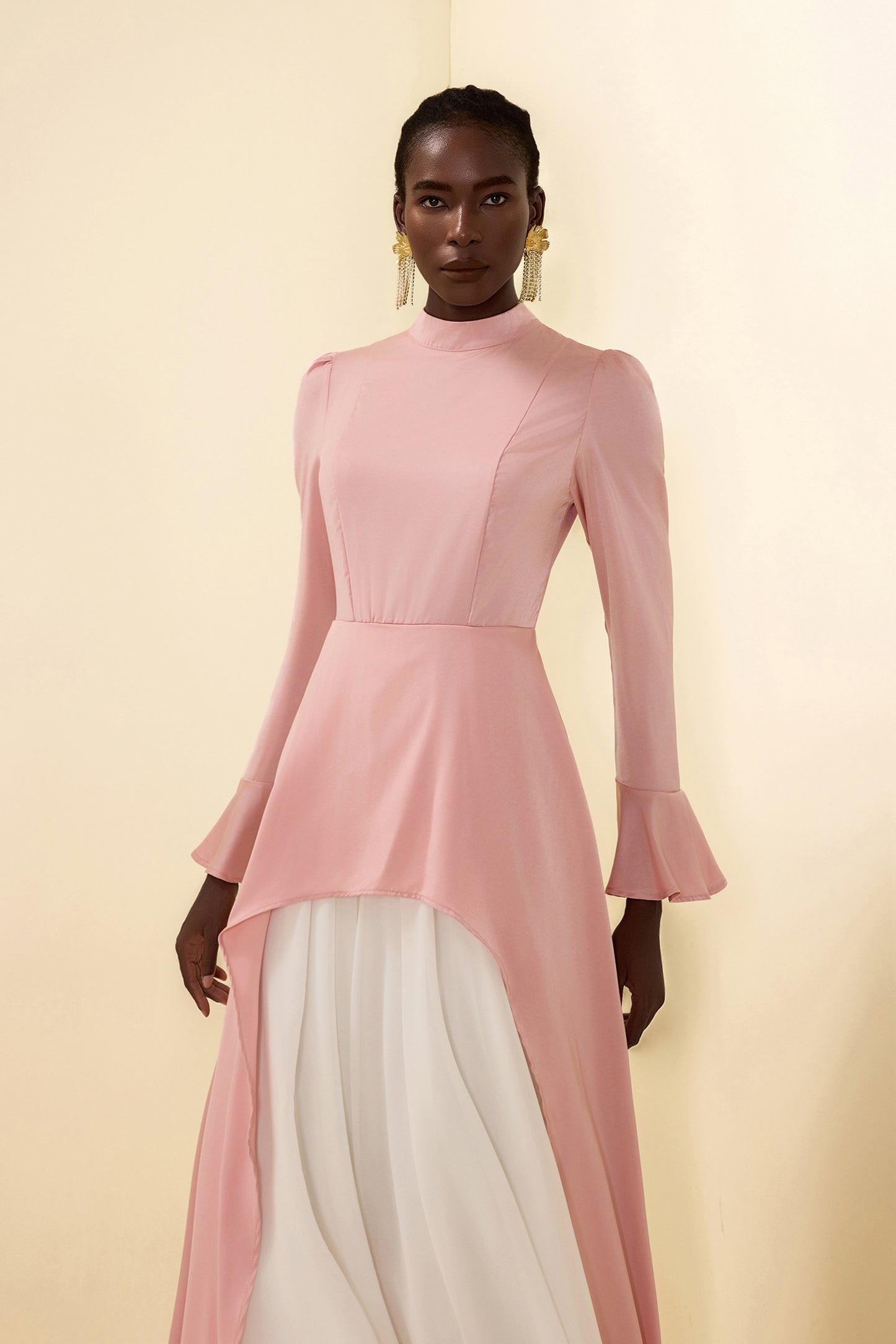 Beautifully Finished Dress in a Timeless Design