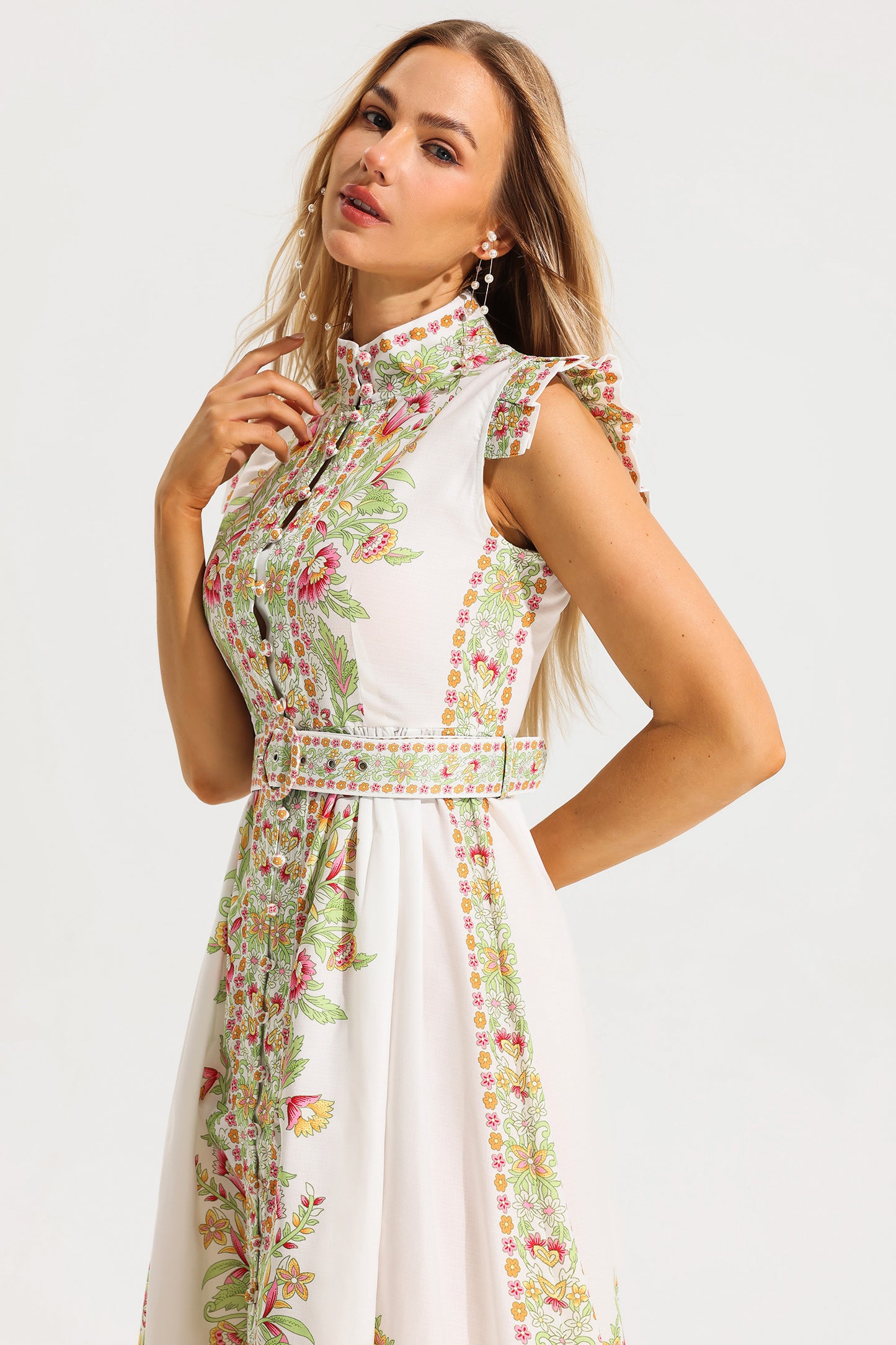 Effortlessly Elegant Dress with a Timeless Design