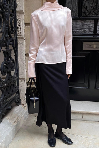 Effortlessly Elegant Blouse with a Timeless Design