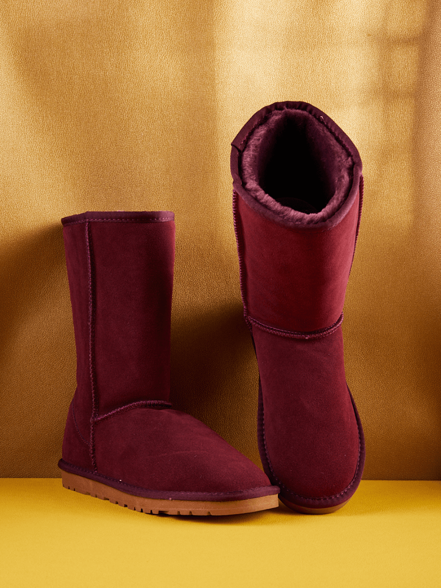 Effortlessly Elegant Boots with a Timeless Design
