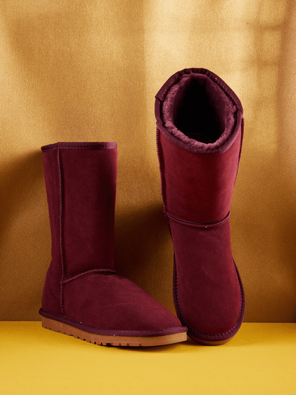 Effortlessly Elegant Boots with a Timeless Design