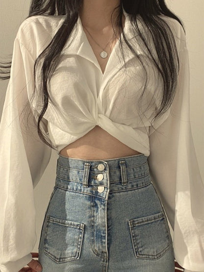 Well Tailored Blouse with a Graceful Silhouette