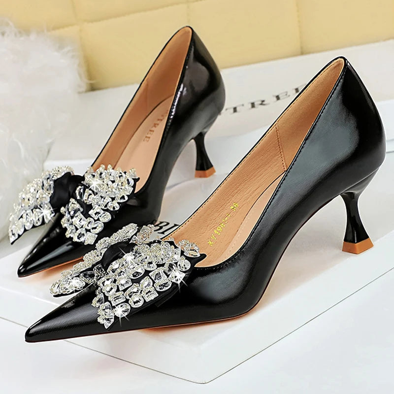 Effortlessly Elegant Heels with a Timeless Design
