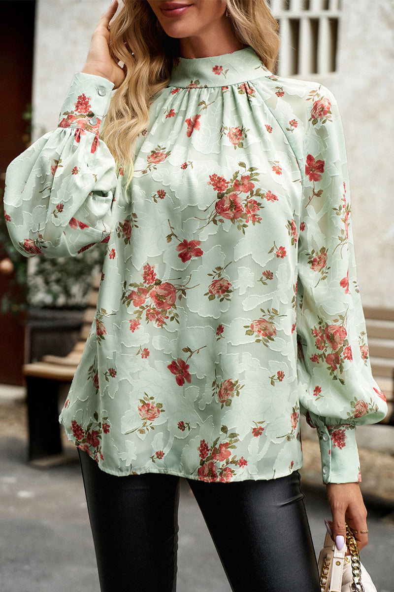 Well Tailored Top with a Graceful Silhouette