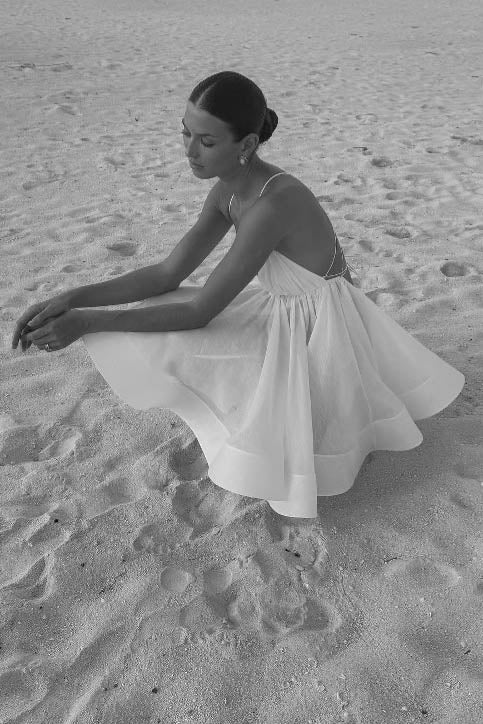 Beautifully Finished Dress in a Timeless Design