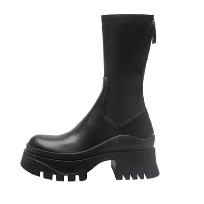 Effortlessly Elegant Boots with a Timeless Design