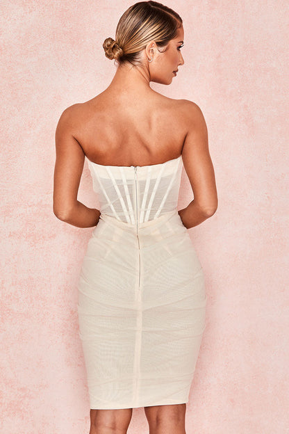 Well Tailored Dress with a Graceful Silhouette