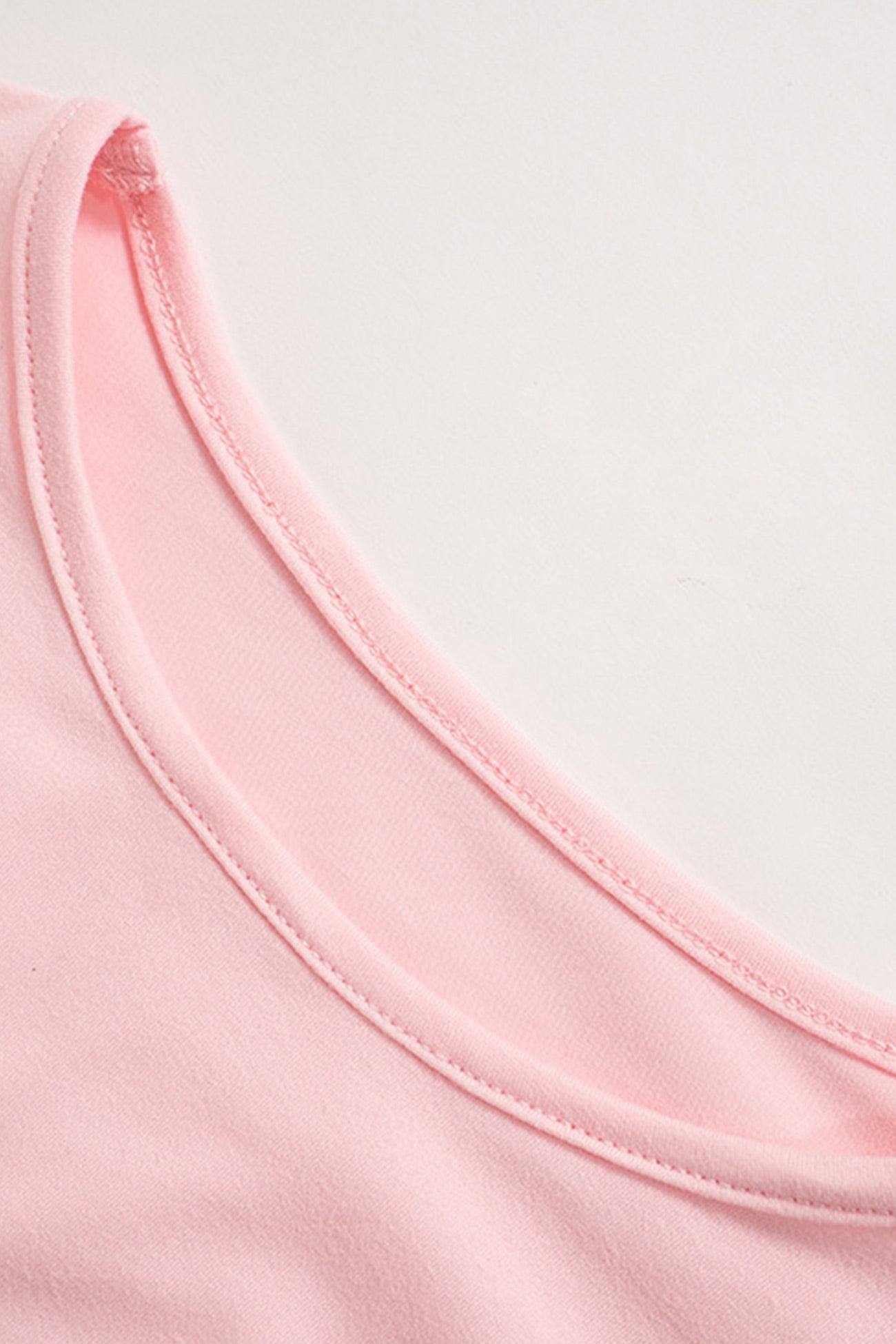 Effortlessly Elegant Pants with a Timeless Design