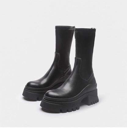 Effortlessly Elegant Boots with a Timeless Design