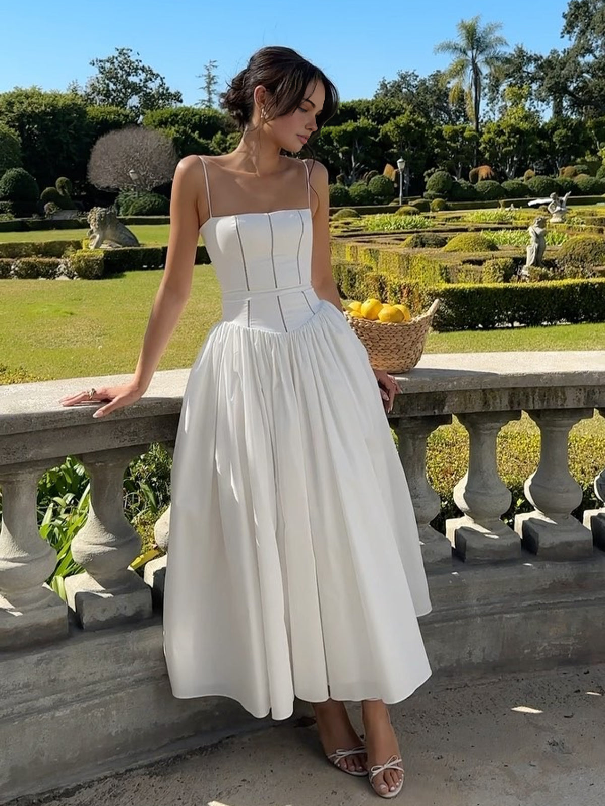 Well Tailored Dress with a Graceful Silhouette
