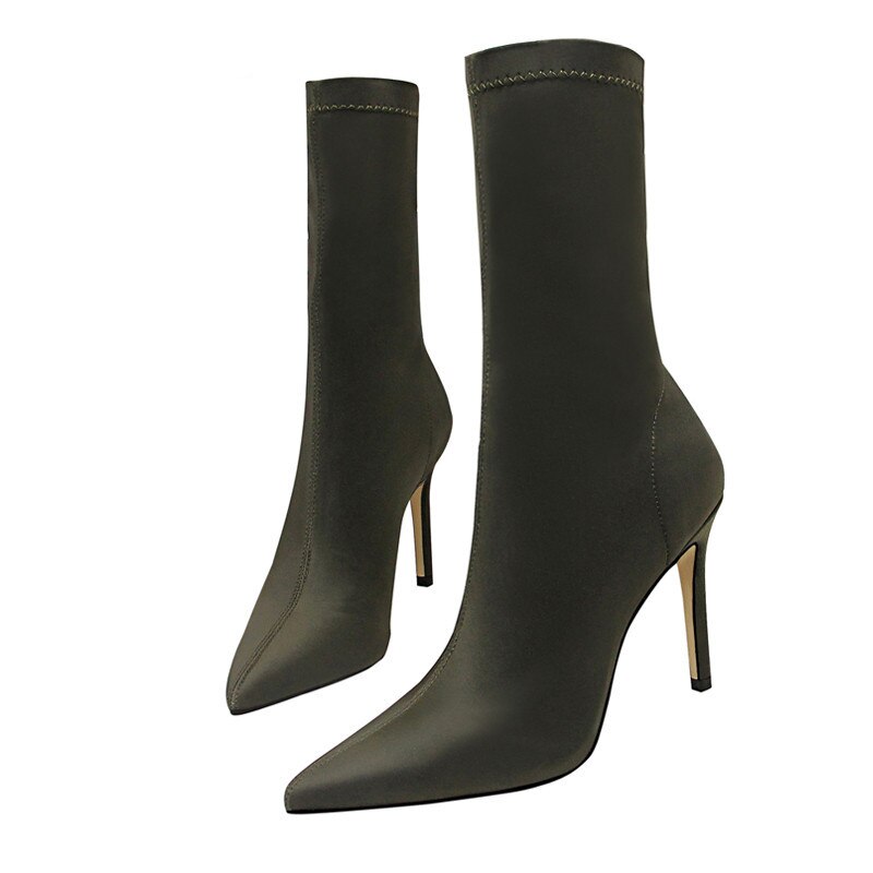 Beautifully Finished Boots in a Timeless Design