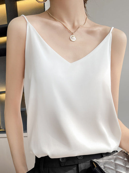 Well Tailored Top with a Graceful Silhouette