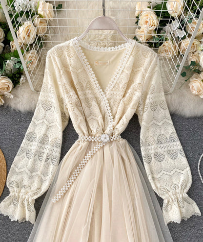 Effortlessly Elegant Dress with a Timeless Design