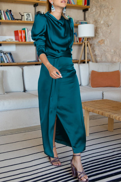 Beautifully Finished Dress in a Timeless Design