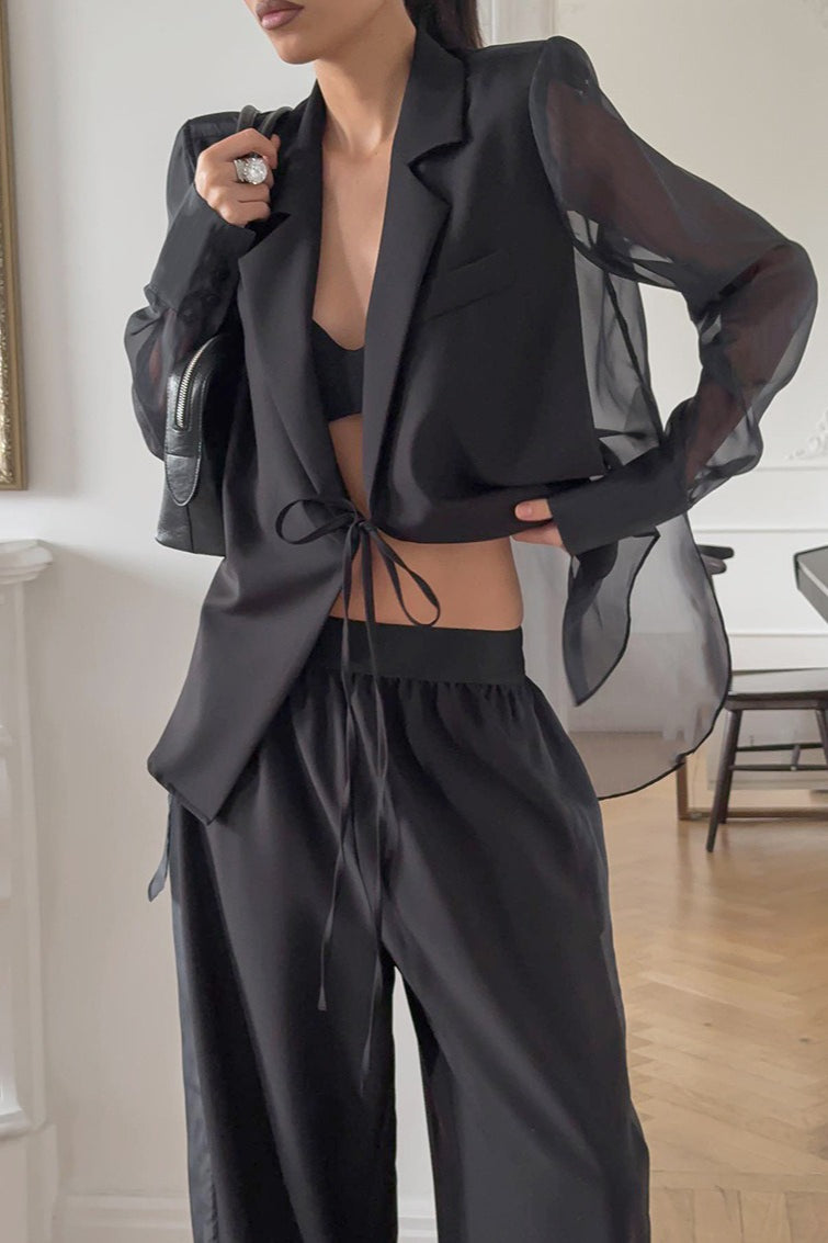 Effortlessly Elegant Pants with a Timeless Design