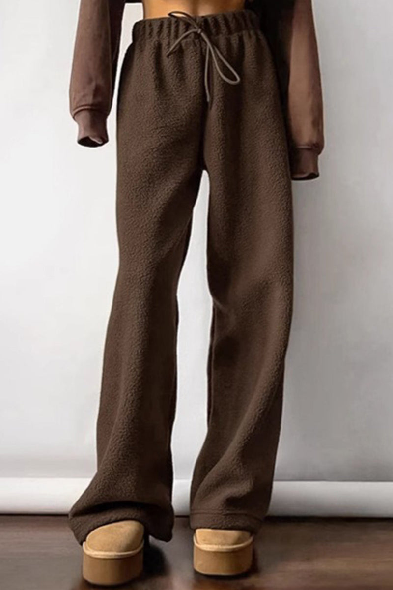 Effortlessly Elegant Pants with a Timeless Design