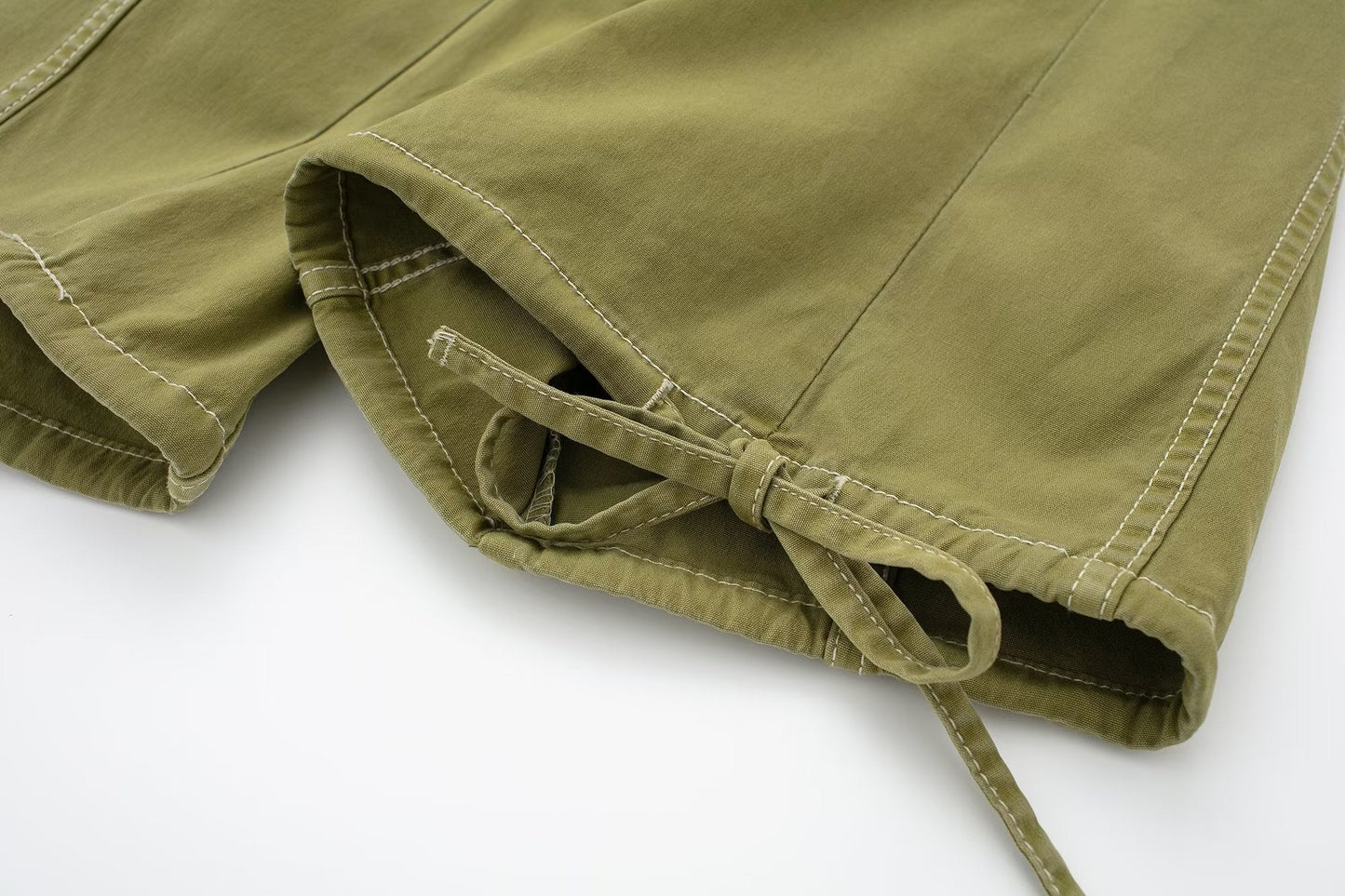 Well Tailored Pants with a Graceful Silhouette