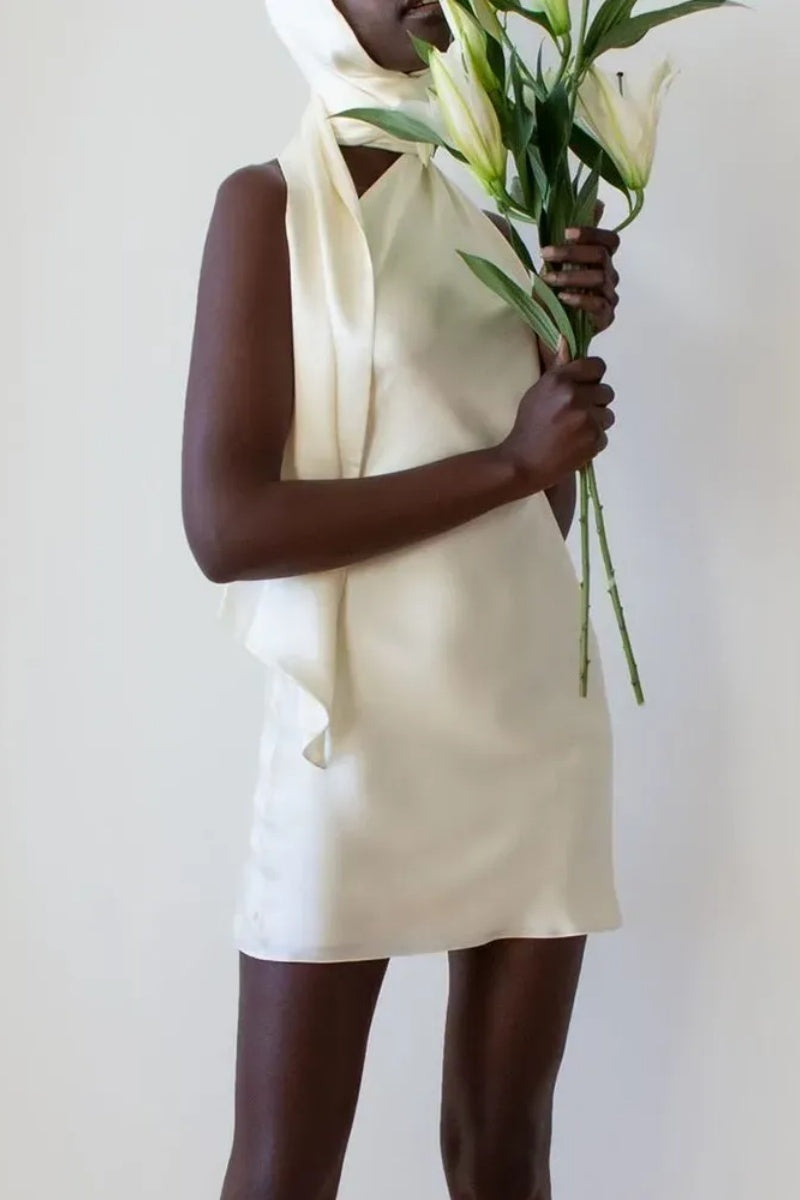 Well Tailored Dress with a Graceful Silhouette