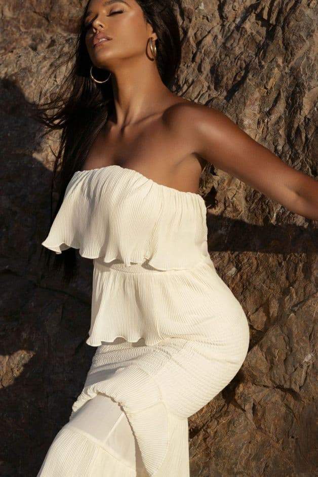 Well Tailored Dress with a Graceful Silhouette